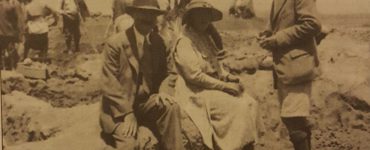 Agatha Christie, kocası Max Mallowan (solda) ve Lawrence’ın arkadaşı Leonard Woolley, Güney Irak’ta, 1931 (British Museum)