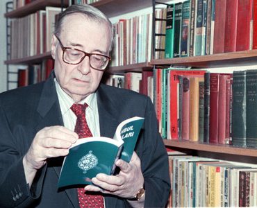 Yılmaz Öztuna