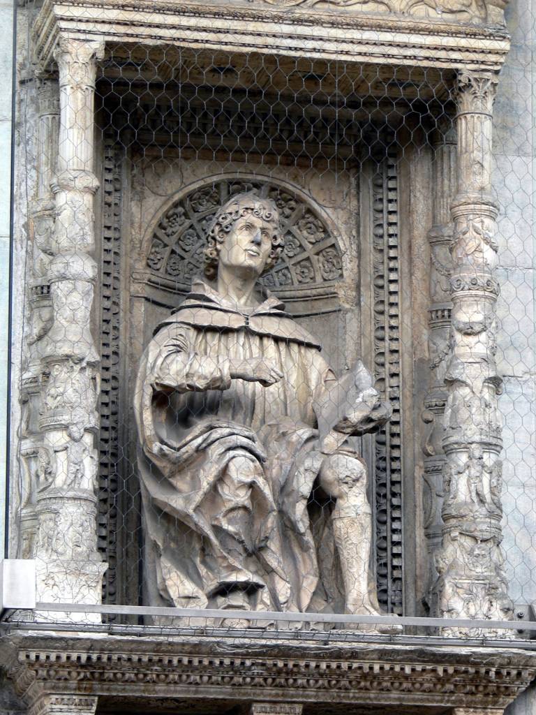 Comum şehrindeki Plinius heykeli